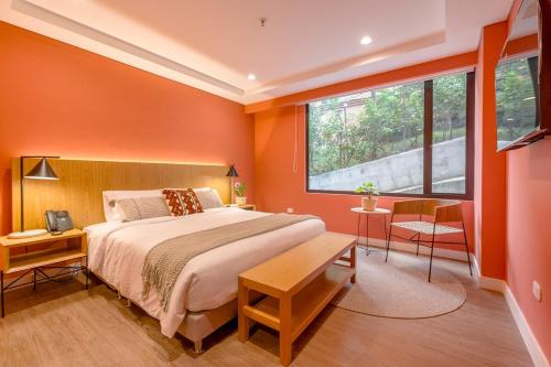 Elegant Stay Steps from El Tesoro Mall 304, Medellín