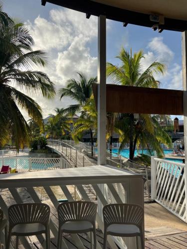 Restaurant, Studio bord de Mer avec Piscine - Le Manganao, Saint-Francois in Saint Francois