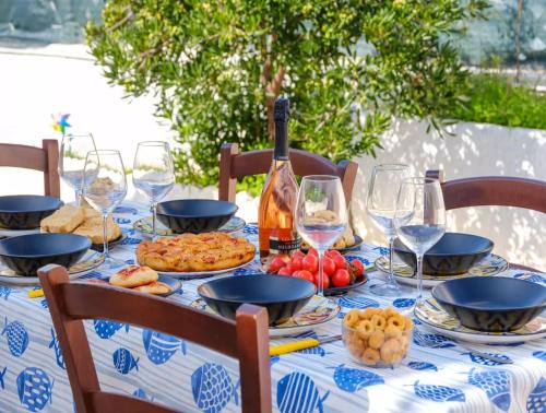 Villa with Sea Views in Torre Squillace Relax in Style in La Strea