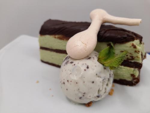 Hôtel de la GARE (Hotel de la GARE) in Saint-Gengoux-le-National