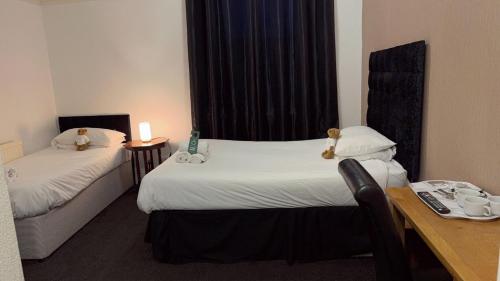 Regency Hotel - image 5