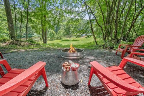 WaterFront Cabin Hot Tub Kayaks Firepit Game Consoles - image 4