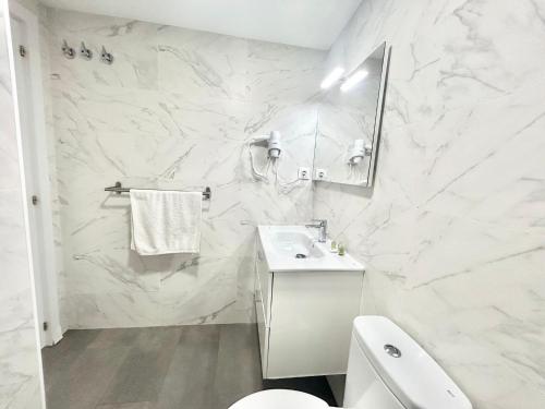 Aluche Aparment A - image 14