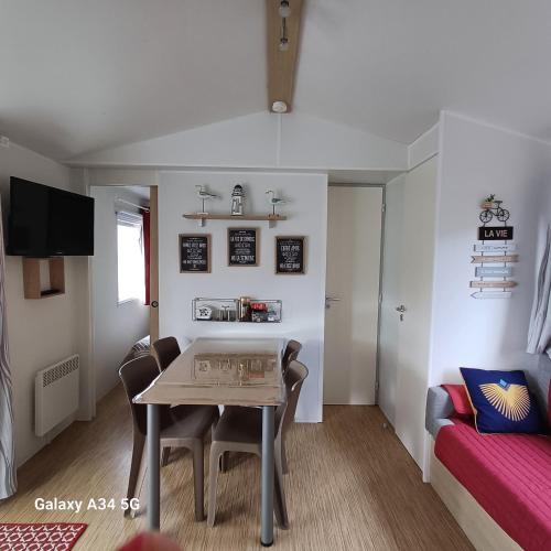 Mobilhome camping Ernest Renan Louannec – khách sạn tại Louannec