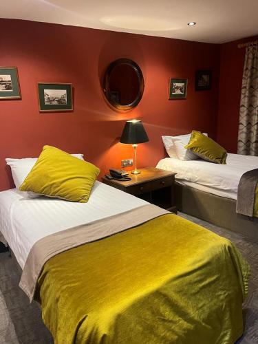 Queens Court Hotel - image 5