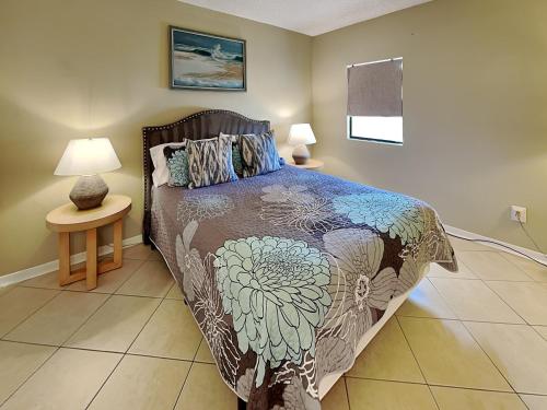Jacksonville Sea Spray 2B 1 Bedroom Beachfront Sleeps 2 - image 11