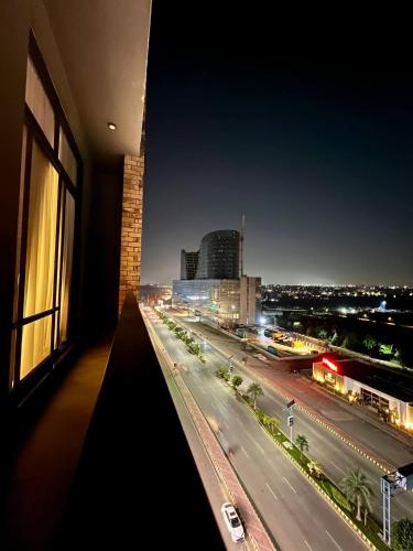 Spacious 2-BHK SkyPark One in โปลิสฟาวเดชั่น