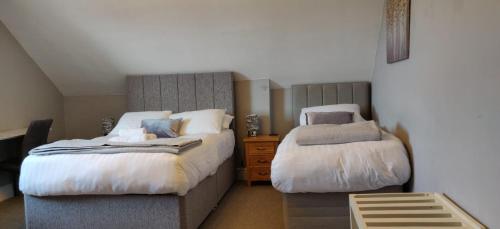 2 double beds