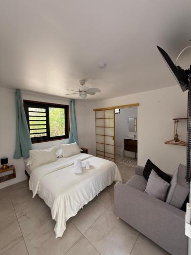 1 queen bed, 1 sofa bed