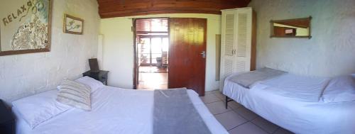 1 double bed, 1 twin bed