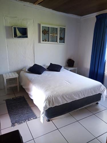 4 twin beds