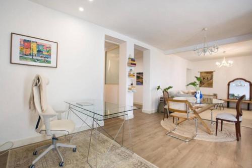 Large terrace 3 minutes from the beach in Getxo