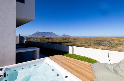 Ocean 9 - Sunset Beachfront Apartments 5