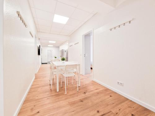 Tolstov Apartments - City Center Apartment with 5 Rooms - 10 Min Messe DUS, Düsseldorf (Foto 10)