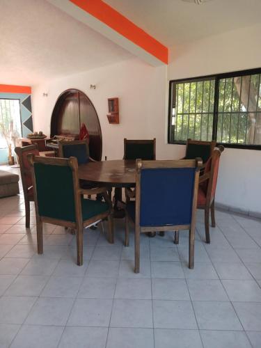Casa con alberca y jardin en parres jiutepex in Sin Asignación En Nombre de Asentamiento