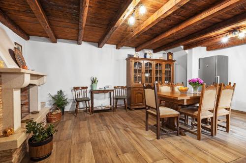 مطبخ, Old Stone Villa Katarina in Santalezi