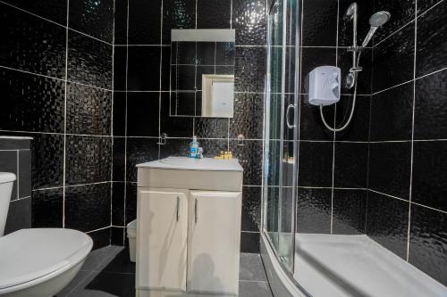 Hyde Park Rooms & Apartments - image 13