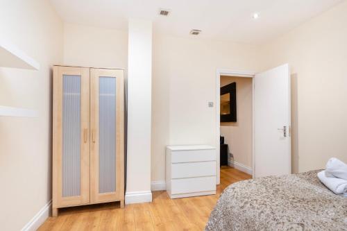 Hyde Park Rooms & Apartments - image 7