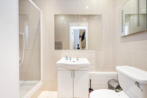 Hyde Park Rooms & Apartments - image 14