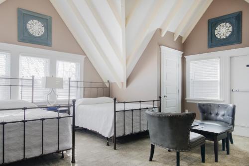 Longwood Inn – Brookline, MA