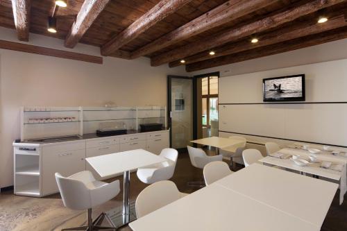 Villa Solaris Hotel & Residence - 레스토랑