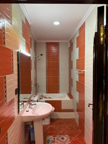 Beautiful villa Near the beach in 모하메디아