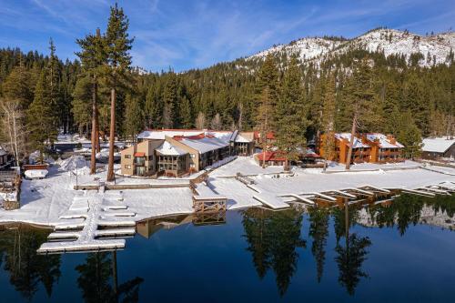 Cozy Studio w/Kitchenette and Balcony #212 at Donner Lake Village - image 3