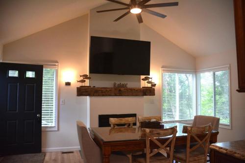 몬티셀로 (IN) Lazy Lake Life Awaits! 4성급 싱글룸 부대시설