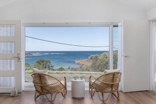 Waves at Boat Harbour, 65 Kingsley Dr - stunning house, fantastic waterviews and dog friendly