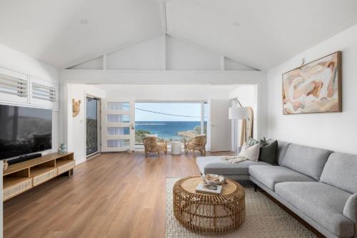 Waves at Boat Harbour, 65 Kingsley Dr - stunning house, fantastic waterviews and dog friendly in Praia One Mile