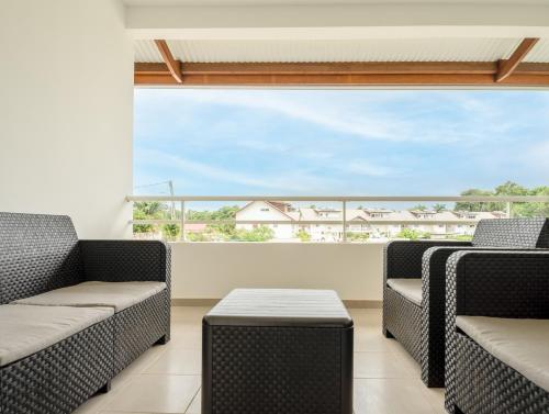 ระเบียง/ชานเรือน, Ti'Paradis Rémire - 2 chambres - 5 min de la Plage - Wifi - Balcon - Adapté long séjour (Ti'Paradis Remire - 2 chambres - 5 min de la Plage - Wifi - Balcon - Adapte long sejour) in เรอมีร์-มงโฌลี