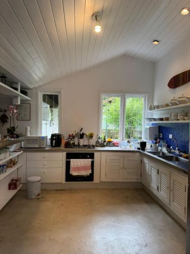 ห้องครัว, Paraíso ao lado da Vila (Paraiso ao lado da Vila) in ปรายา ซาโก ดา กาเปลา