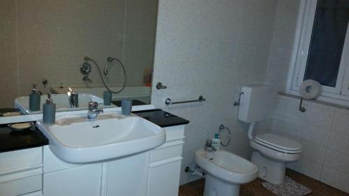 Comfortable one bedroom apartment with parking space in the center of Genoa, Janov (fotografie 3)