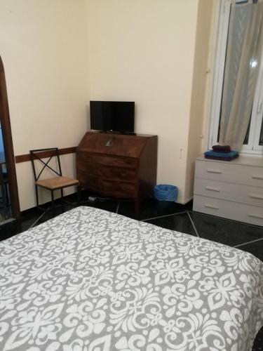 Comfortable one bedroom apartment with parking space in the center of Genoa, Janov (fotografie 8)