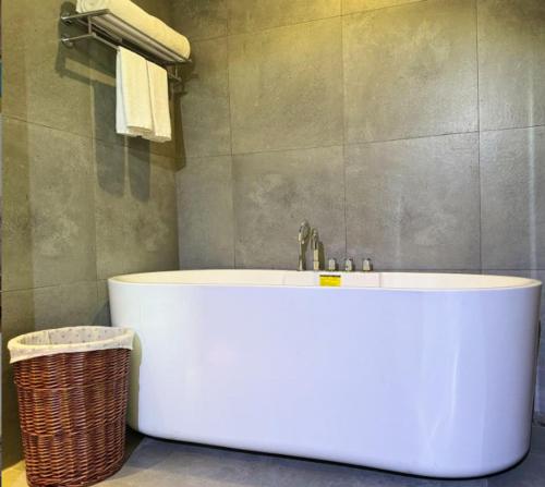 Mehood Lestie, Beidaming Palace in Északi Városrész