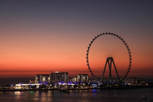 Perfect Dubai Eye & Sunset View w Early Check In and Late Check Out Facility w JBR Beach Access, Dubai