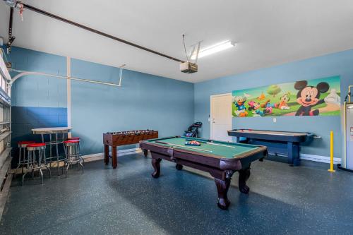 Windsor at Westside: 8BR Villa Near Disney w/ Pool & Game Room, Kissimmee (foto 7)