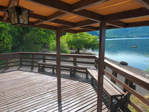 Hermosas cabañas con acceso a playa y cancha de tenis - Beautiful cottages with beach access and tenis court - Huincalafquen