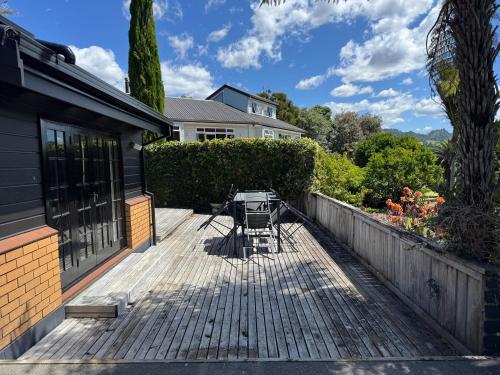 A szálláshely kívülről, Surf, Play and Stay in Tairua