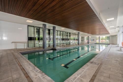 Bright 2-Bed Flat Near City Amenities in ลินแฮม