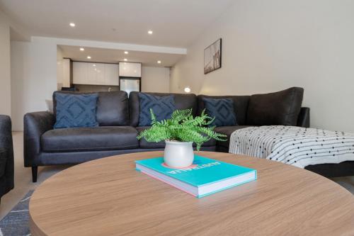 Bright 2-Bed Flat Near City Amenities in ลินแฮม