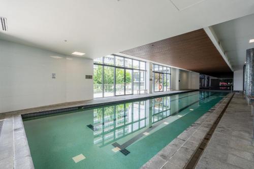 Bright 2-Bed Flat Near City Amenities in ลินแฮม