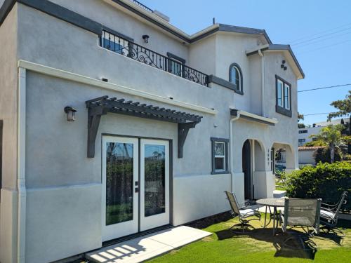 Exterior view, Modern comfort, prime location, 360 views, 4 BR entire house in Morena