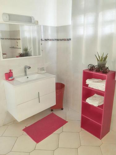 浴室, Studio cosy à Sainte Rose 19 m² avec piscine partagée (Studio cosy a Sainte Rose 19 m² avec piscine partagee) in 聖玫瑰