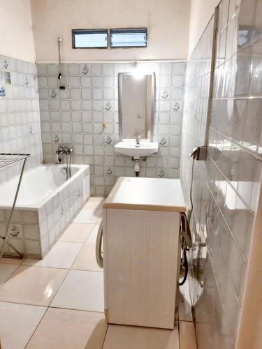 Баня, Studio confortable aux Abymes, 28 m², proche des plages. in Les Abymes