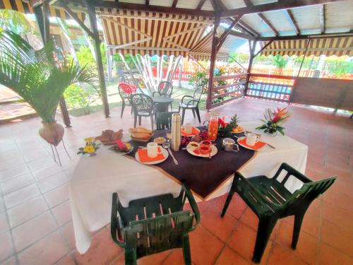 Balcony/terrace, Maison charmante a Plessis Nogent avec piscine partagee in Duzer