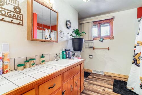 8 Mi to Scotts Bluff Natl Monument Family Home in สกอตส์บลัฟฟ์ (NE)