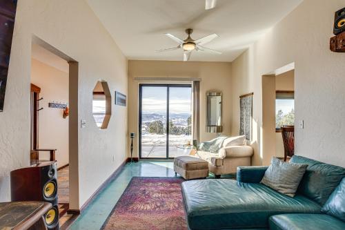 . 4 Mi to Black Canyon Mtn-View Apt in Montrose!