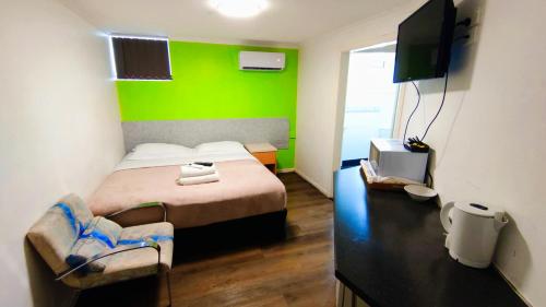 room detail thumbnail 1