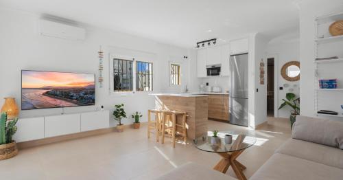 Penthouse - Beach - Sea View - Pool - 40 sqm Private Terrace - One Bedroom - Sleeping Alcove, Benalmádena (foto 5)